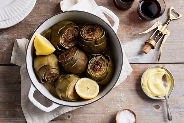 Steamed artichokes with garlic aioli 