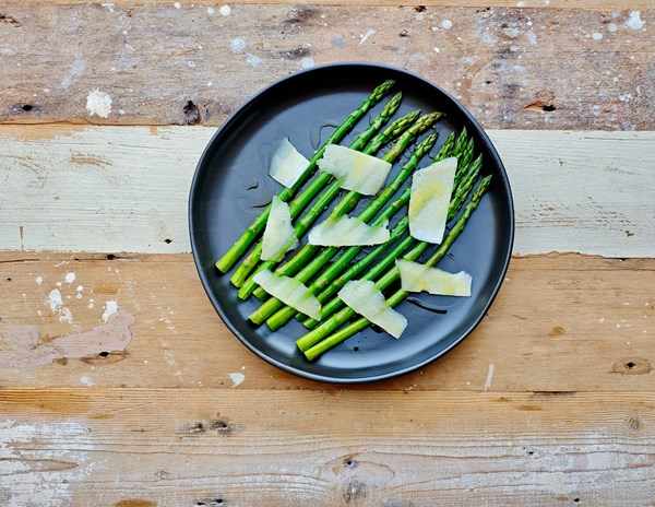 Steamed asparagus (Asparagi al vapore)