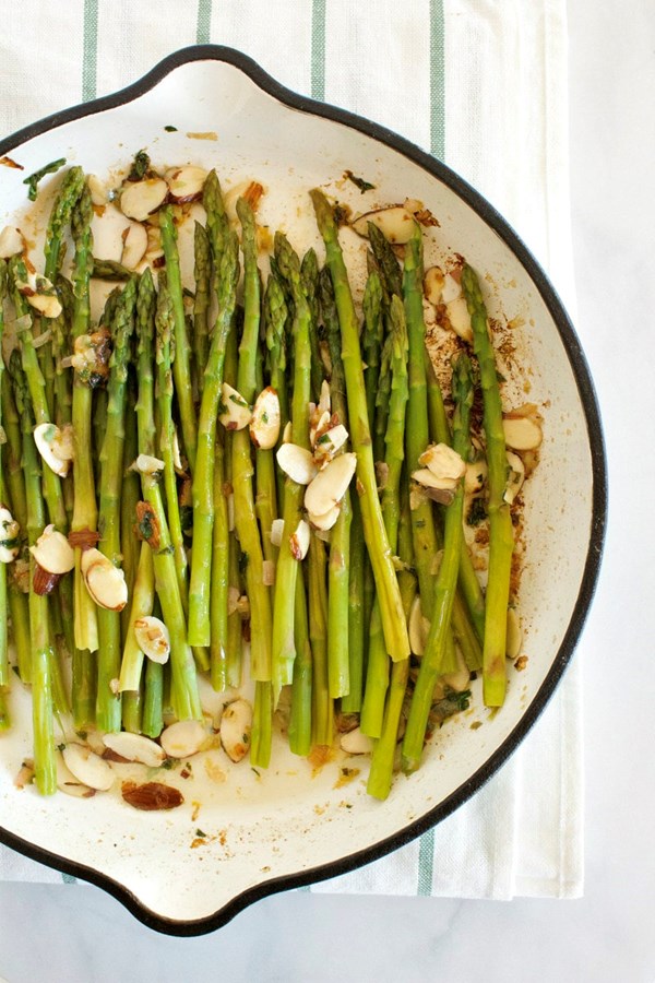 Steamed asparagus with almond butter
