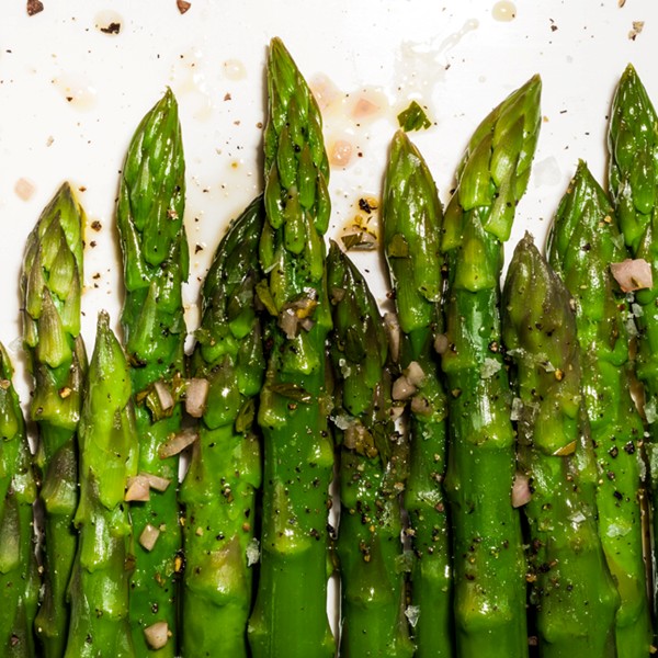 Steamed asparagus with shallot vinaigrette