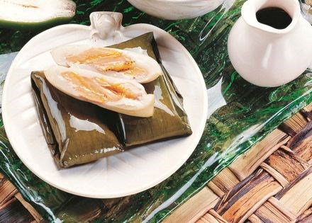 Steamed banana cakes (Kue nagasari)
