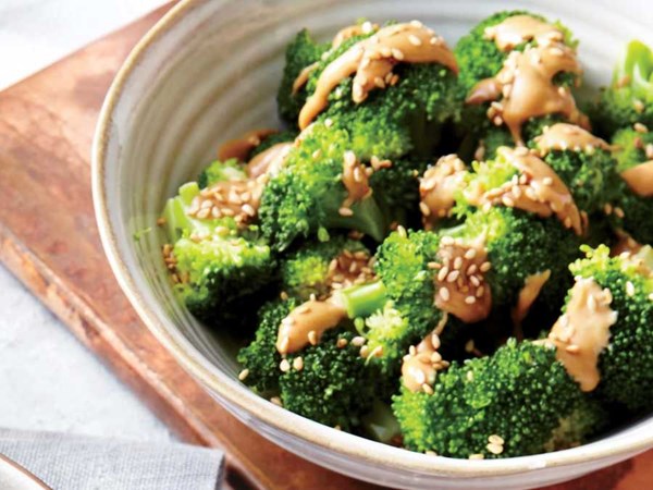 Steamed broccoli with peanut sauce