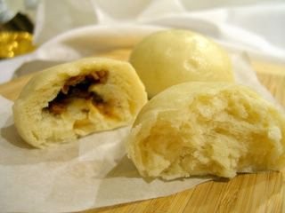 Steamed buns with bbq filling