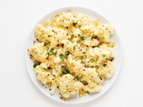 Steamed cauliflower with coriander 