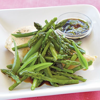 Steamed chicken and vegetables with soy dipping sauce