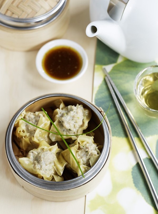 Steamed chicken and water chestnut dumplings