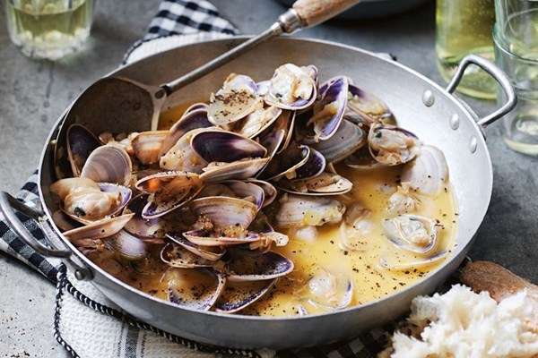 Steamed clams, white wine cacio e pepe sauce
