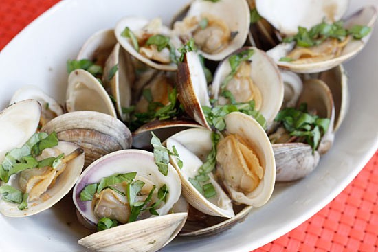 Steamed clams with fresh basil