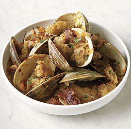 Steamed clams with fried bread and bacon