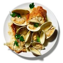 Steamed clams with white wine and garlic
