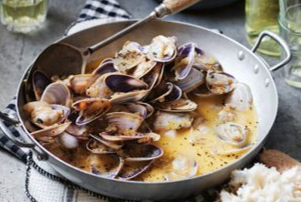 Steamed clams with white wine cacio e pepe sauce