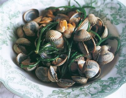 Steamed cockles with Bacchus and samphire