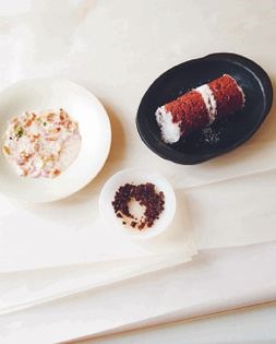 Steamed coconut and red rice flour rolls (Bamboo pittu)