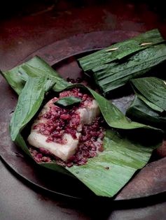 Steamed cod in a banana leaf