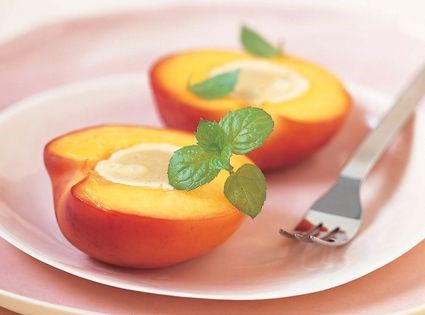Steamed custard in nectarines