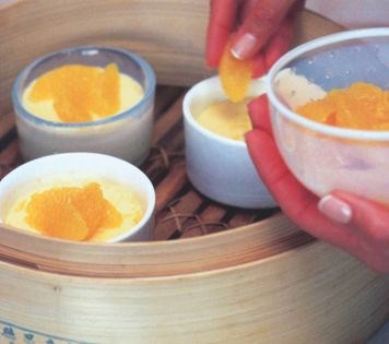 Steamed custard with lemon