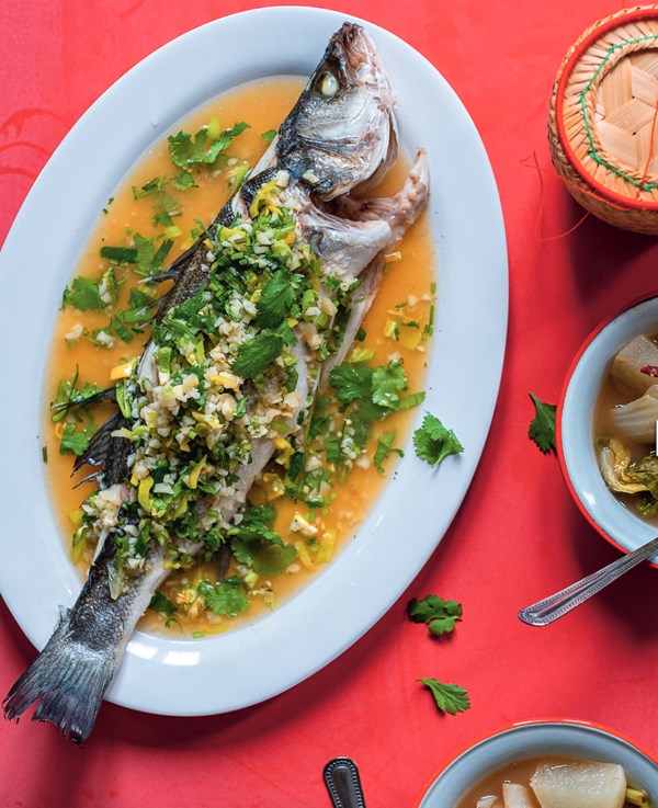 Steamed fish with lime, garlic & chilli (Pla neung manao)