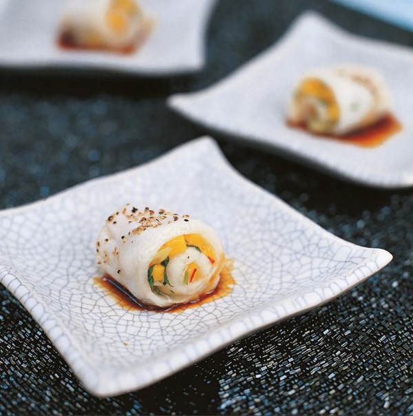 Steamed fish with sweet mango and herbs