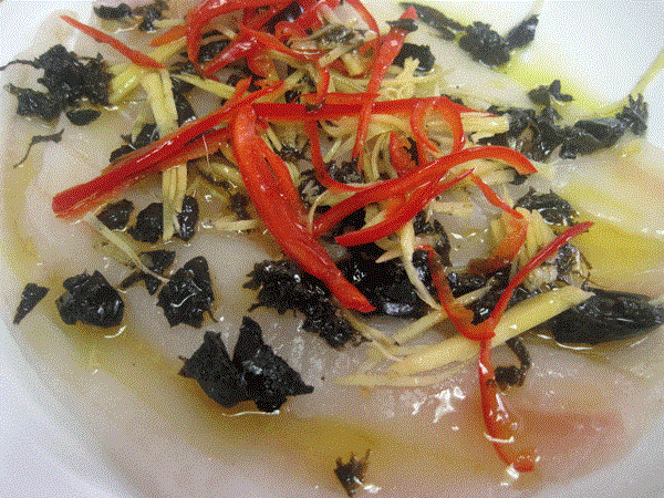 Steamed fish with three kinds of olives (Sānlǎn zhēngyú / 三欖蒸魚)