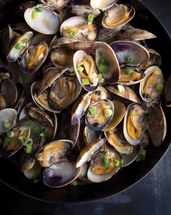 Steamed Manila clams with garlic