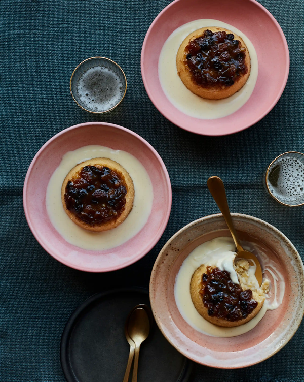 Steamed mincemeat sponges