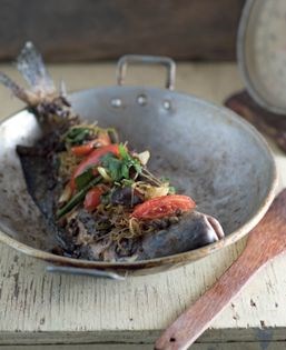 Steamed Murray cod with soya beans (Cá chuŉg tuoŉg)