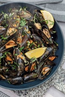 Steamed mussels