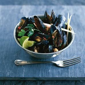 Steamed mussels in a lemongrass and coconut broth