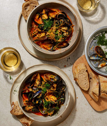 Steamed mussels in a spicy and smoky broth