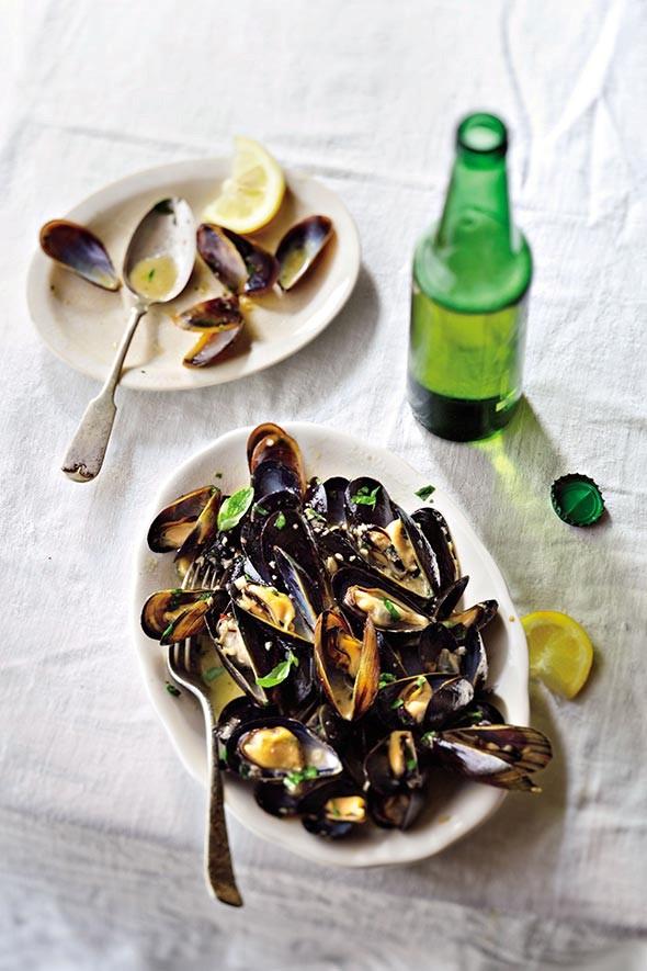 Steamed mussels in beer