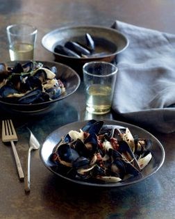 Steamed mussels with burdock root, shallots, and sun-dried tomatoes