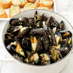 Steamed mussels with fennel, white wine and tarragon