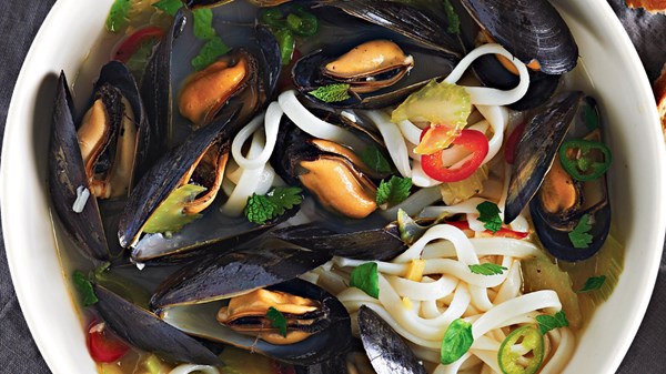 Steamed mussels with rice noodles and spicy garlic-herb-sake broth