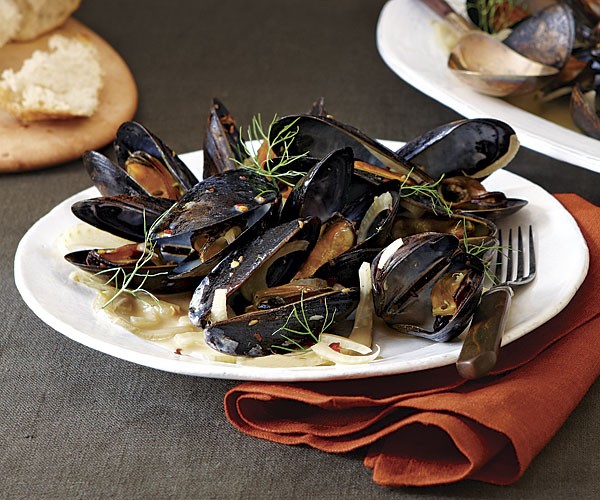 Steamed mussels with white wine, rosemary, and fennel