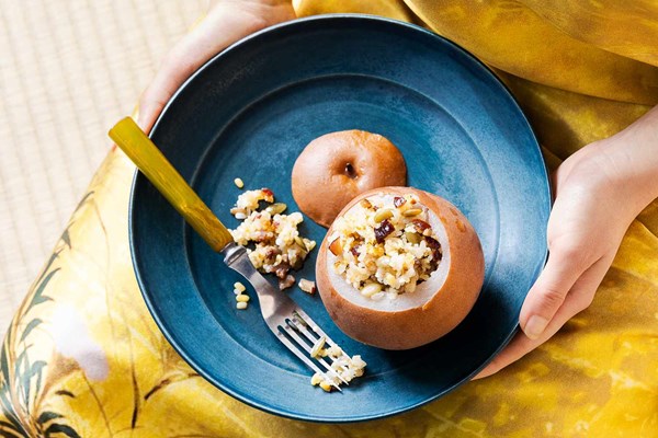 Steamed pears with sticky rice