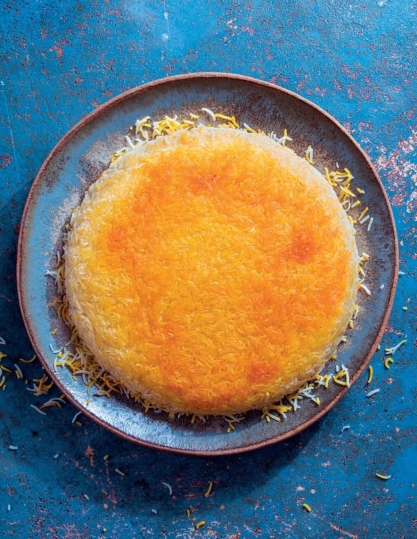 Steamed Persian rice with tahdig (Chelo ba tahdig)