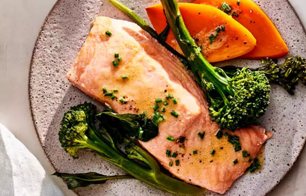 Steamed salmon and vegetables