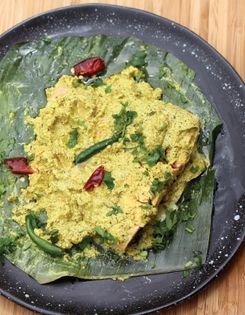 Steamed salmon with mustard and poppy seeds (Bhapa doi shorse maach)