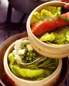 Steamed salmon with peas