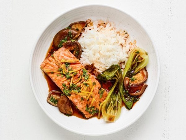 Steamed salmon with spicy ponzu sauce 