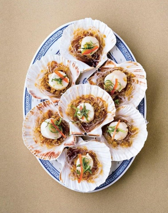 Steamed scallops with rice noodles