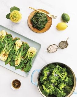 Steamed sesame spinach salad