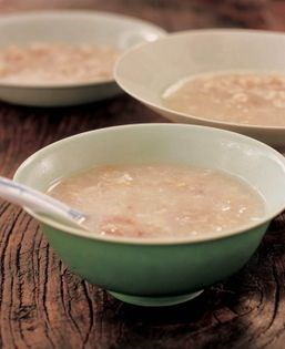 Steamed sweet bird's nest soup