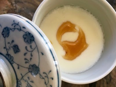  Steamed white custard (Shuāngpí níunăi / 雙皮牛奶)