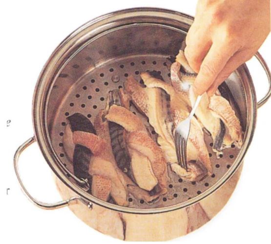 Steaming fish: conventional method