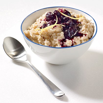 Steel-cut oats with cinnamon-blueberry compote