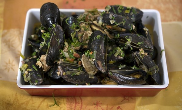 Stella’s truffle mussels