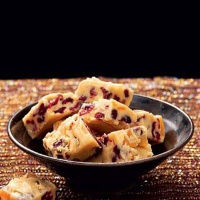 Stem ginger and cranberry fudge