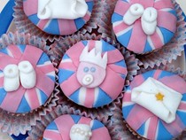 Step by baby step royal baby cupcakes