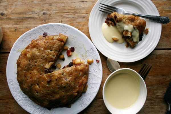 Stewed apple pancake cake